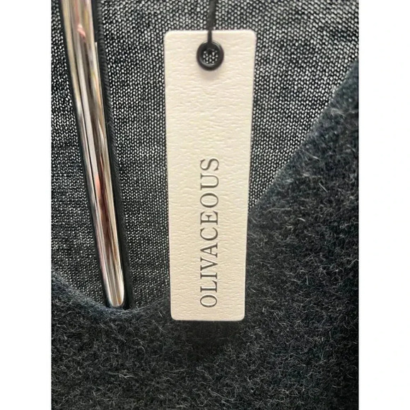 OLIVACEOUS WOMENS SIZE L DARK GRAY LIGHTWEIGHT VNECK SWEATER - Picture 4 of 7